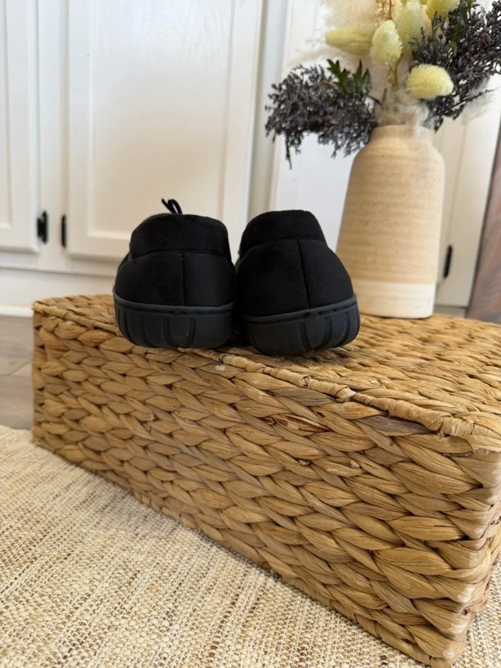 New Men’s Luxury Black Moccasin Slippers Size Medium Amity Moccasin Slippers